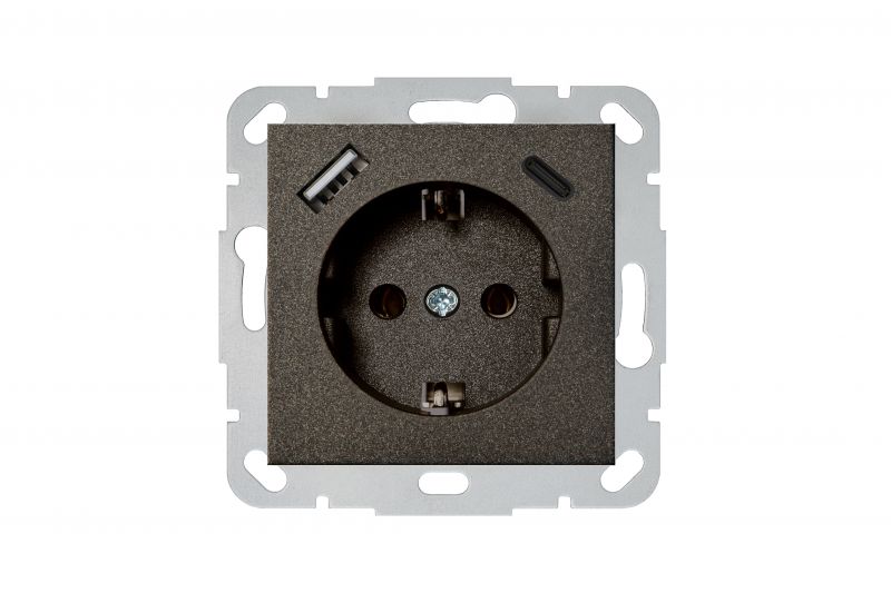 IUK-3-01_E_J.HQ.jpg
